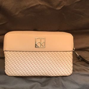 Wristlet for springtime - never used!!!